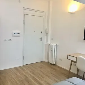 Corso Venezia , Milano Italia
